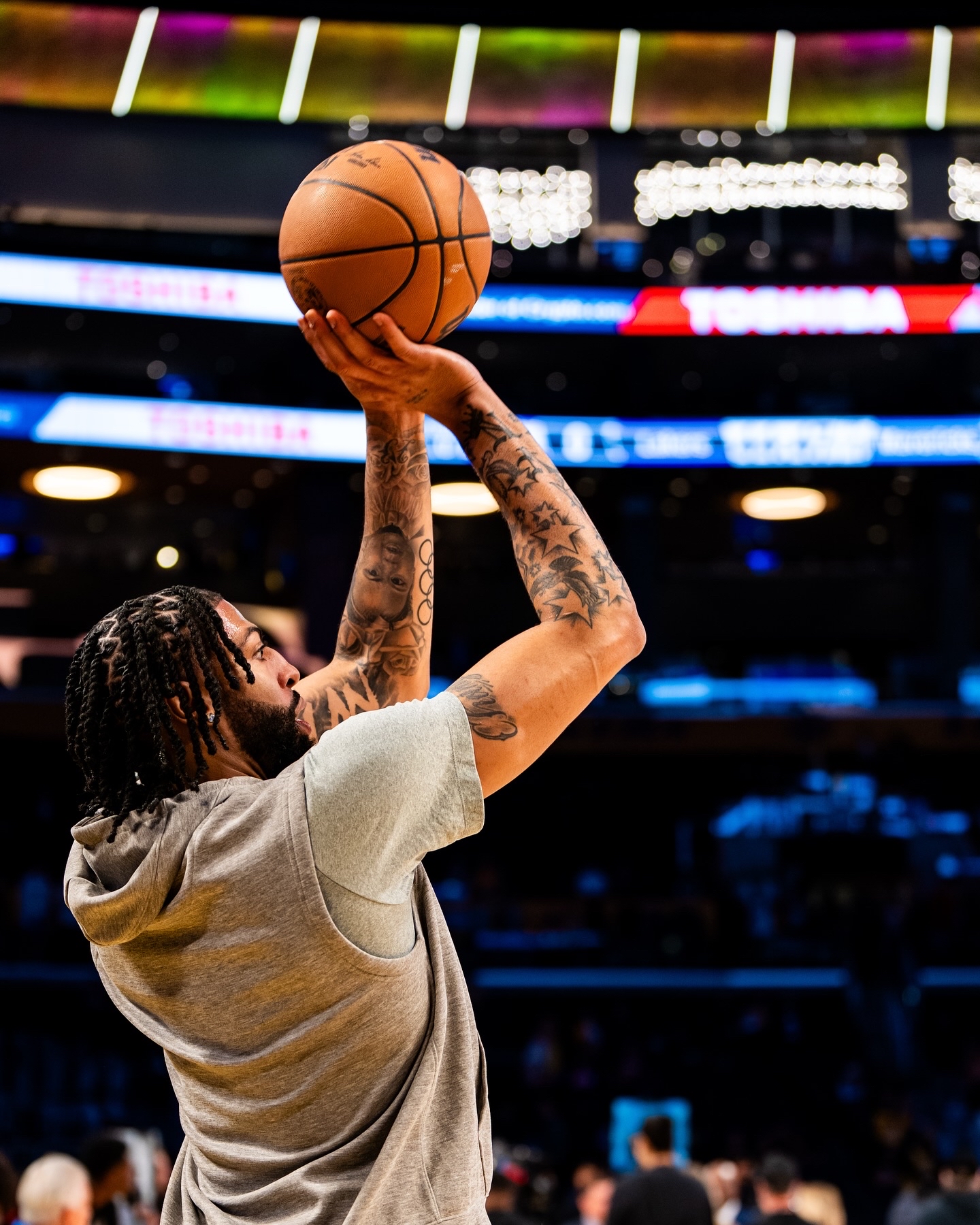 浓眉哥连续五场比赛得分超过突破纪录,篮网挑战极限! 浓眉哥连续五场比赛得分超过突破纪录,篮网挑战极限!